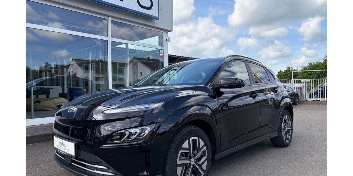 Hyundai KONA Elektro 17.684 km 22.470 &euro; Ramstein-Miesenbach 66877