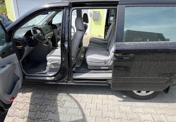 Kia Carnival 198.348 km 4.999 &euro; Carlsberg 67316