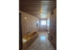 Vielseitiges Zweifamilienhaus mit Gewerbemöglichkeit, zahlreichen Stellplätzen u. idyllischem Garten - Zweifamilienhaus Friedelhausen Friedelhausen | Angebot:22137659